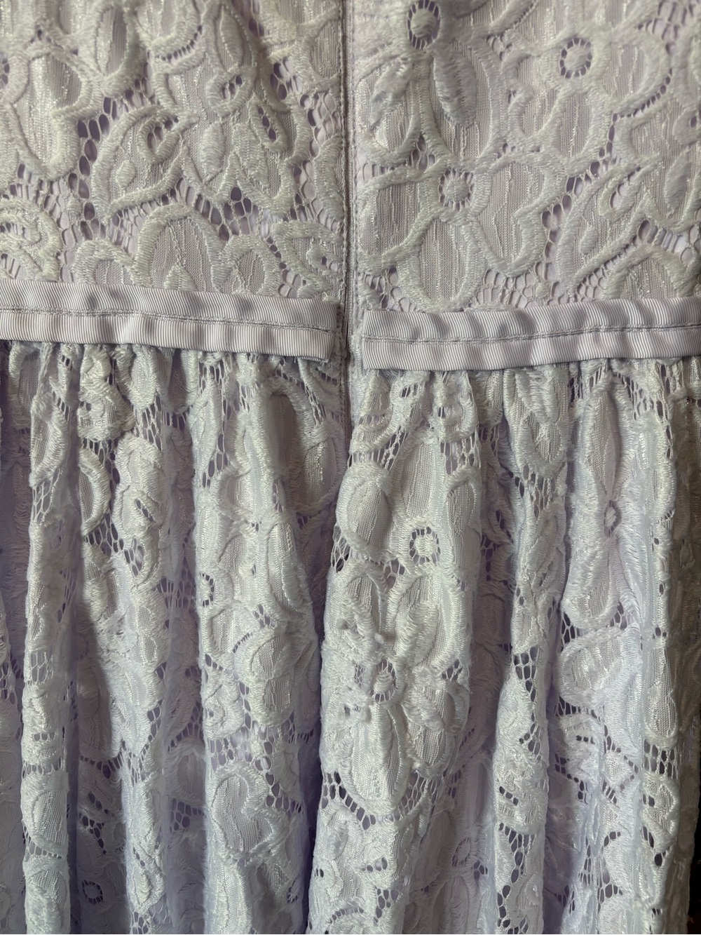 Ivy City Co Lace Midi Dress in Lilac with Puff Sleeves | XS - Picture 8 of 8